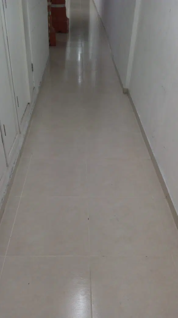 Piso antes da limpeza